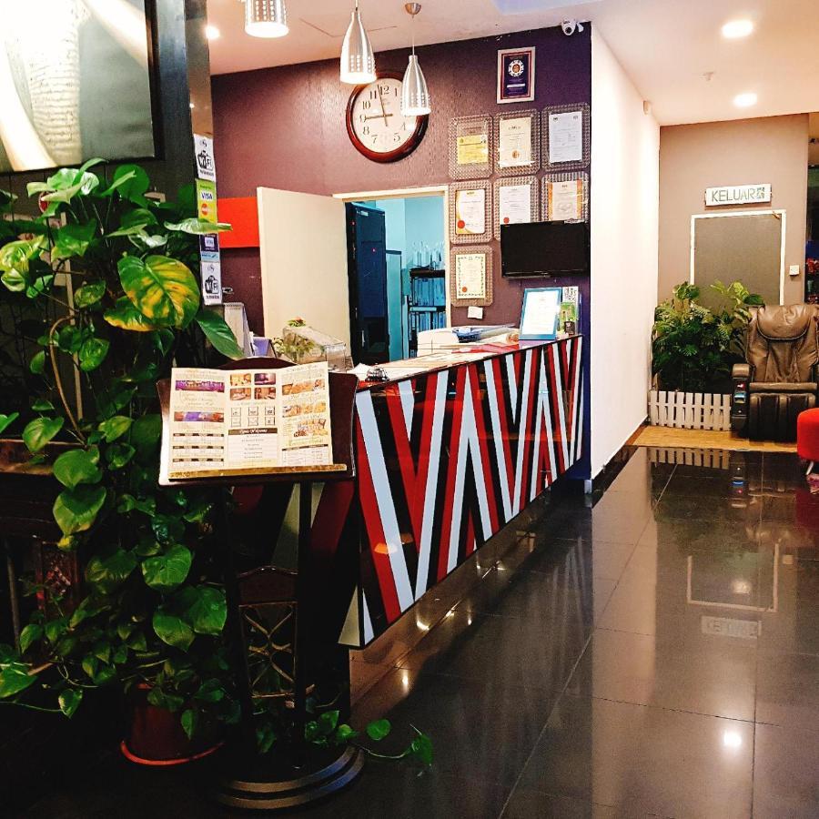 Biz Hotel Бату Пахат Екстериор снимка