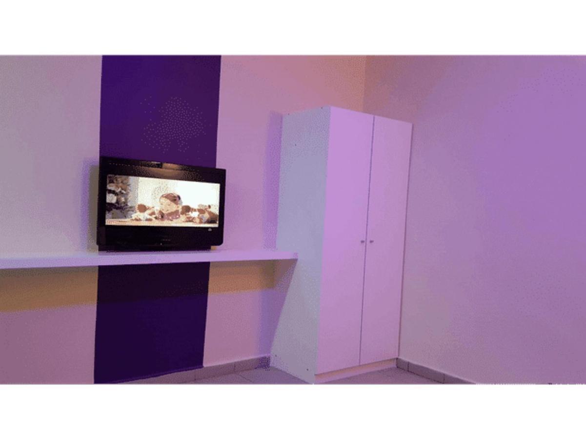 Biz Hotel Бату Пахат Екстериор снимка