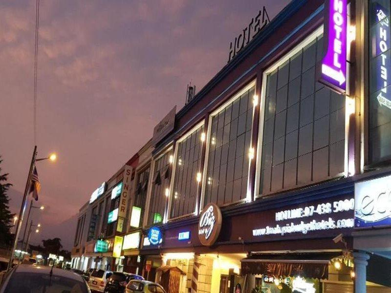 Biz Hotel Бату Пахат Екстериор снимка