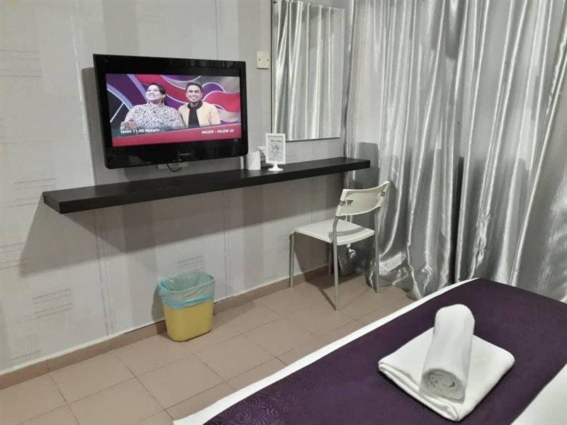Biz Hotel Бату Пахат Екстериор снимка