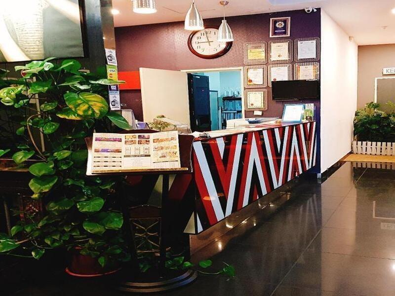 Biz Hotel Бату Пахат Екстериор снимка