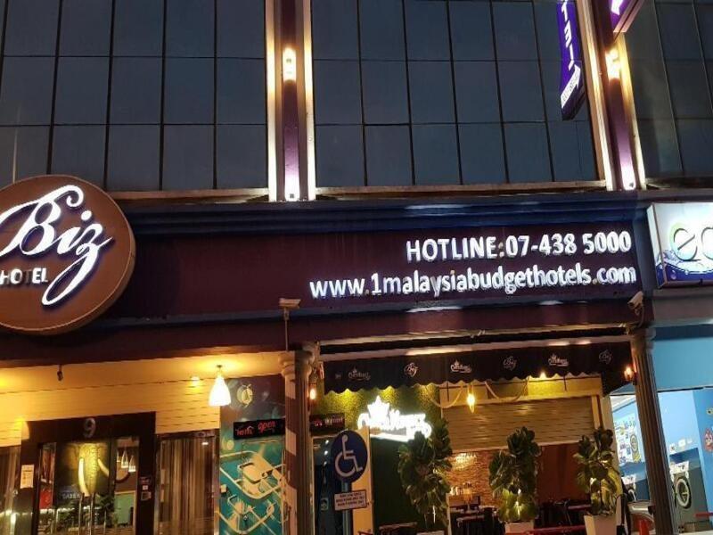 Biz Hotel Бату Пахат Екстериор снимка