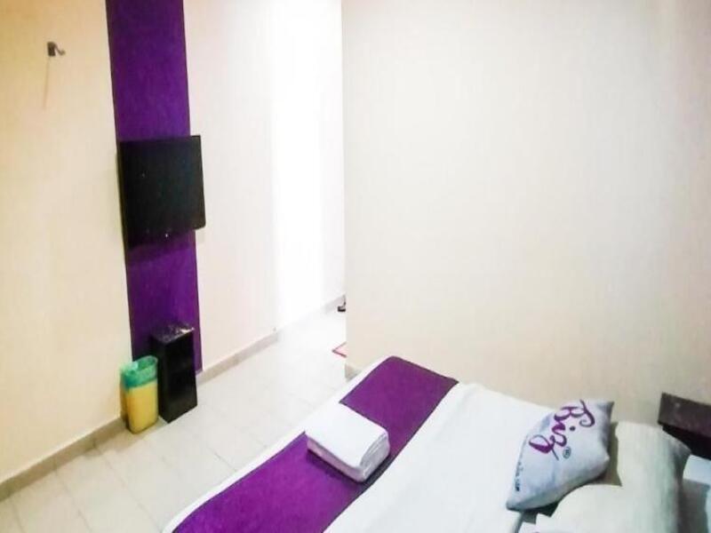 Biz Hotel Бату Пахат Екстериор снимка