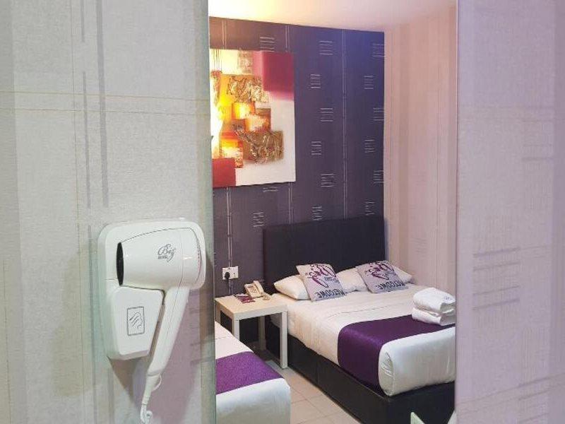 Biz Hotel Бату Пахат Екстериор снимка
