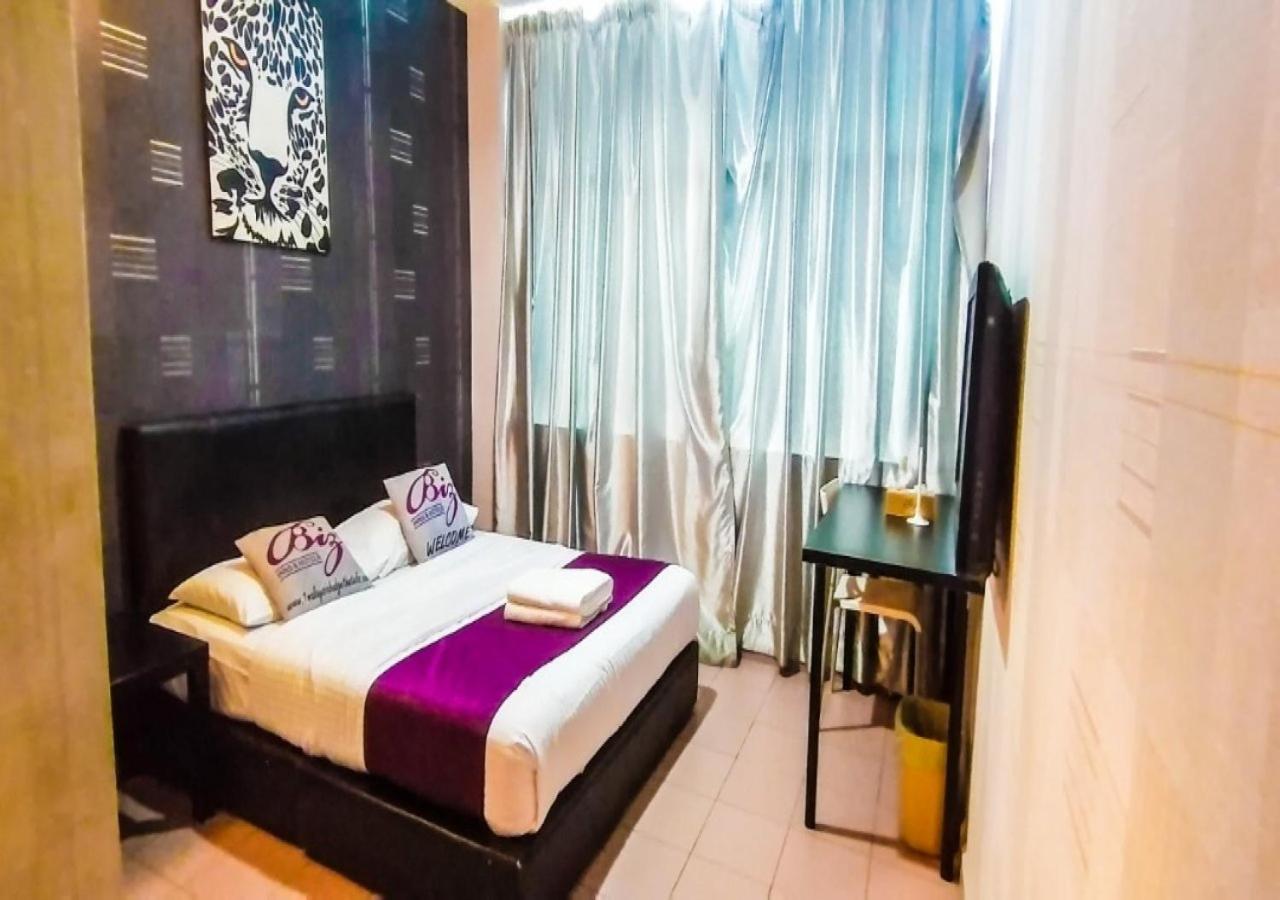 Biz Hotel Бату Пахат Екстериор снимка
