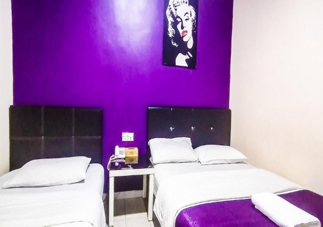 Biz Hotel Бату Пахат Екстериор снимка