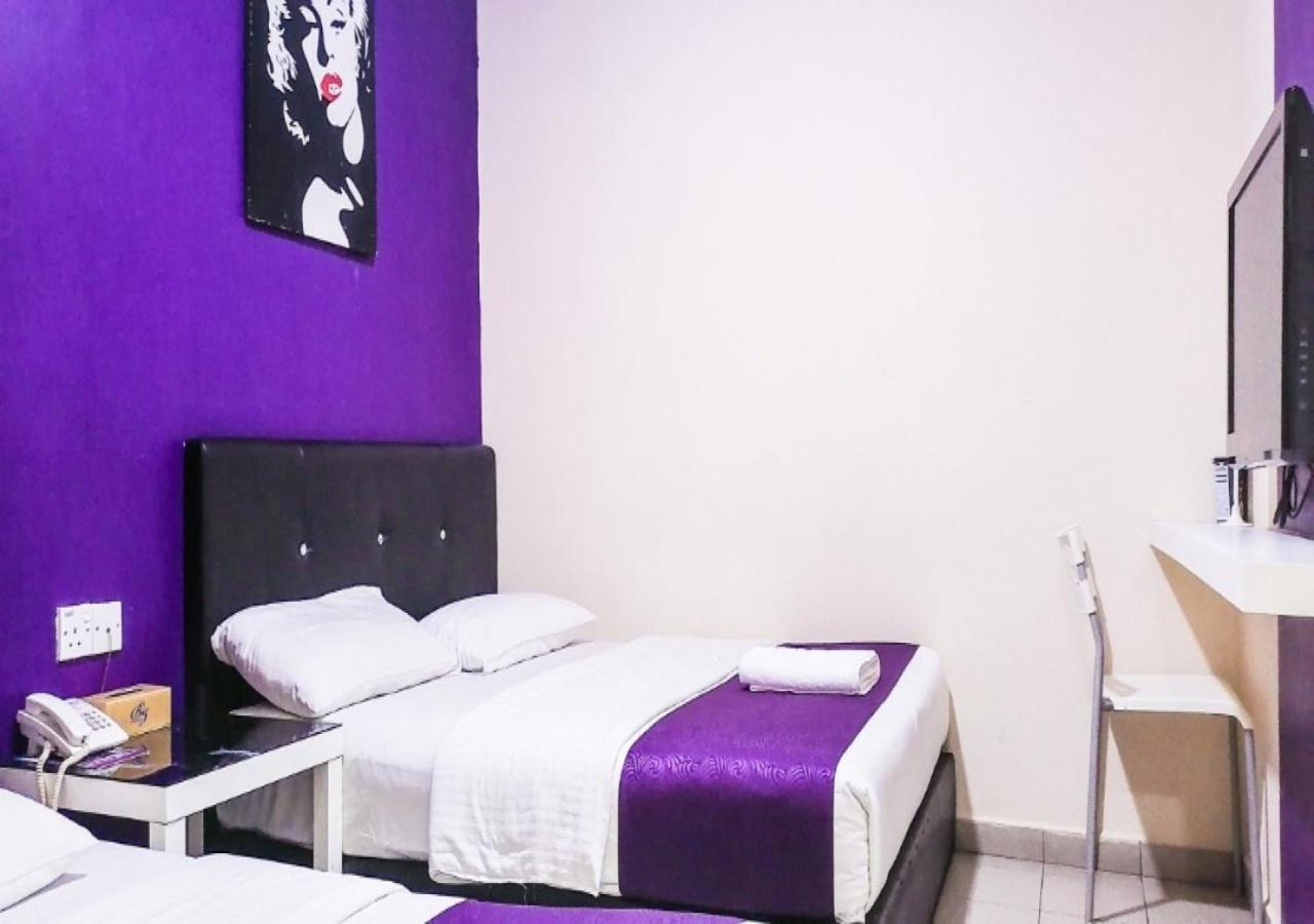 Biz Hotel Бату Пахат Екстериор снимка