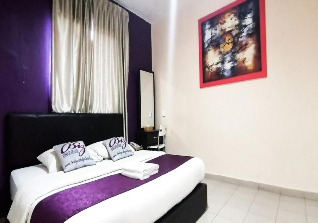 Biz Hotel Бату Пахат Екстериор снимка