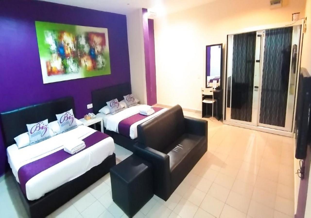 Biz Hotel Бату Пахат Екстериор снимка