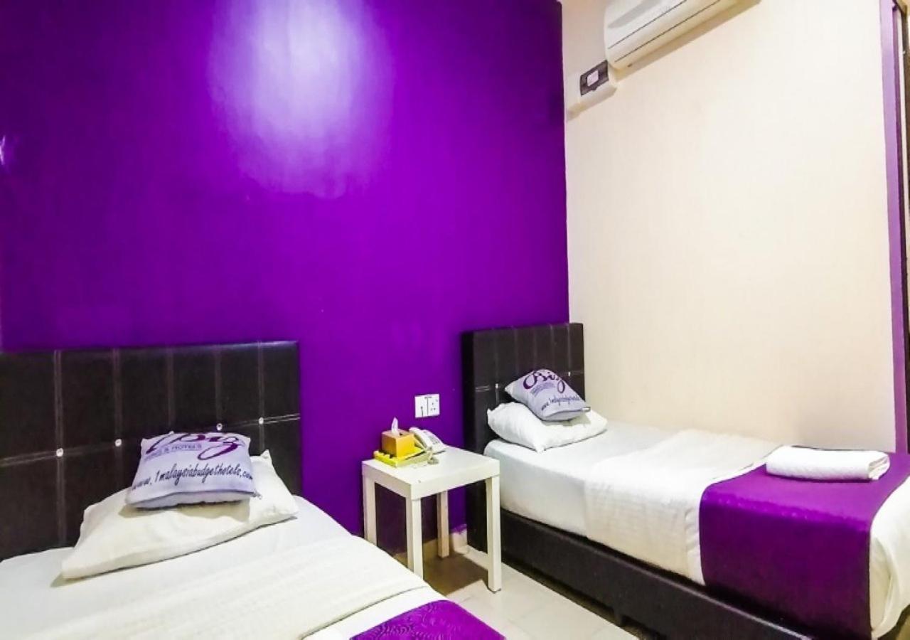 Biz Hotel Бату Пахат Екстериор снимка