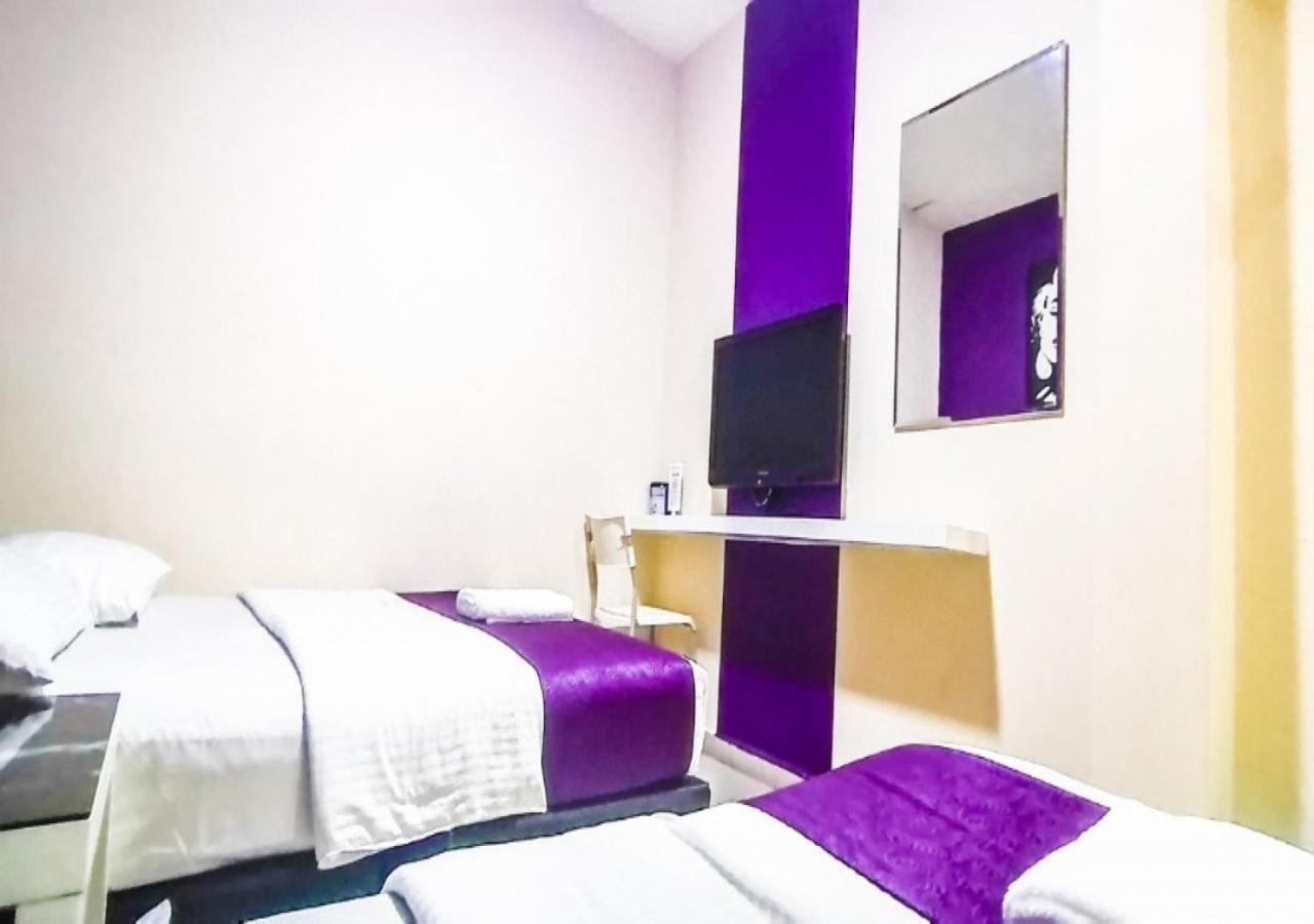 Biz Hotel Бату Пахат Екстериор снимка