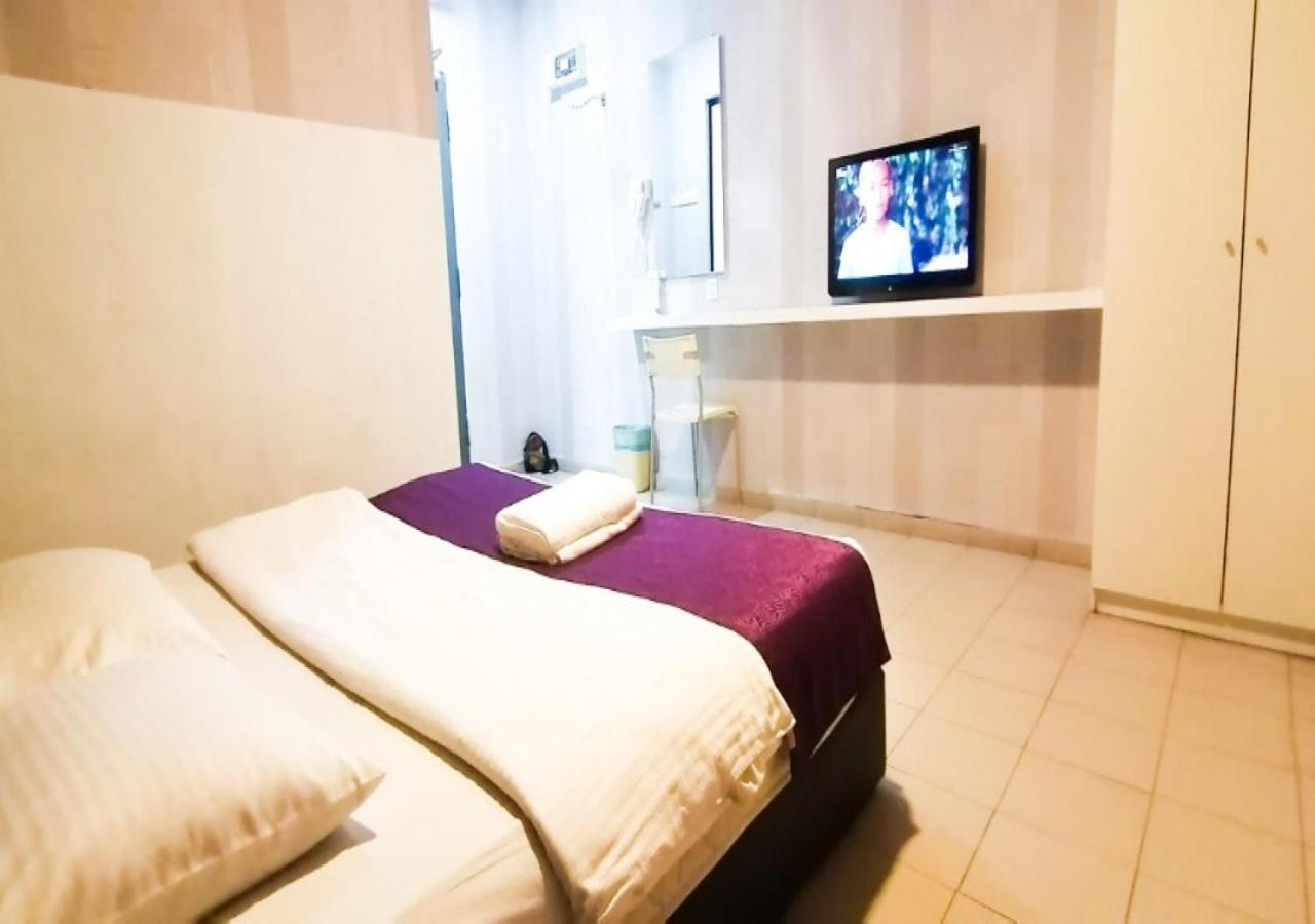 Biz Hotel Бату Пахат Екстериор снимка